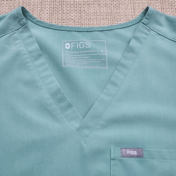Figs Women Scrub Top M Green Casma Three Pocket Short Sleeve V Neck‎ - Picture 4 of 7
